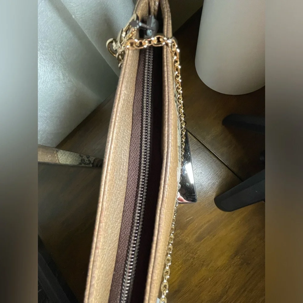 AUTHENTIC Gucci plus , gold tone  chain added for Crossbody option - Picture 11 of 13